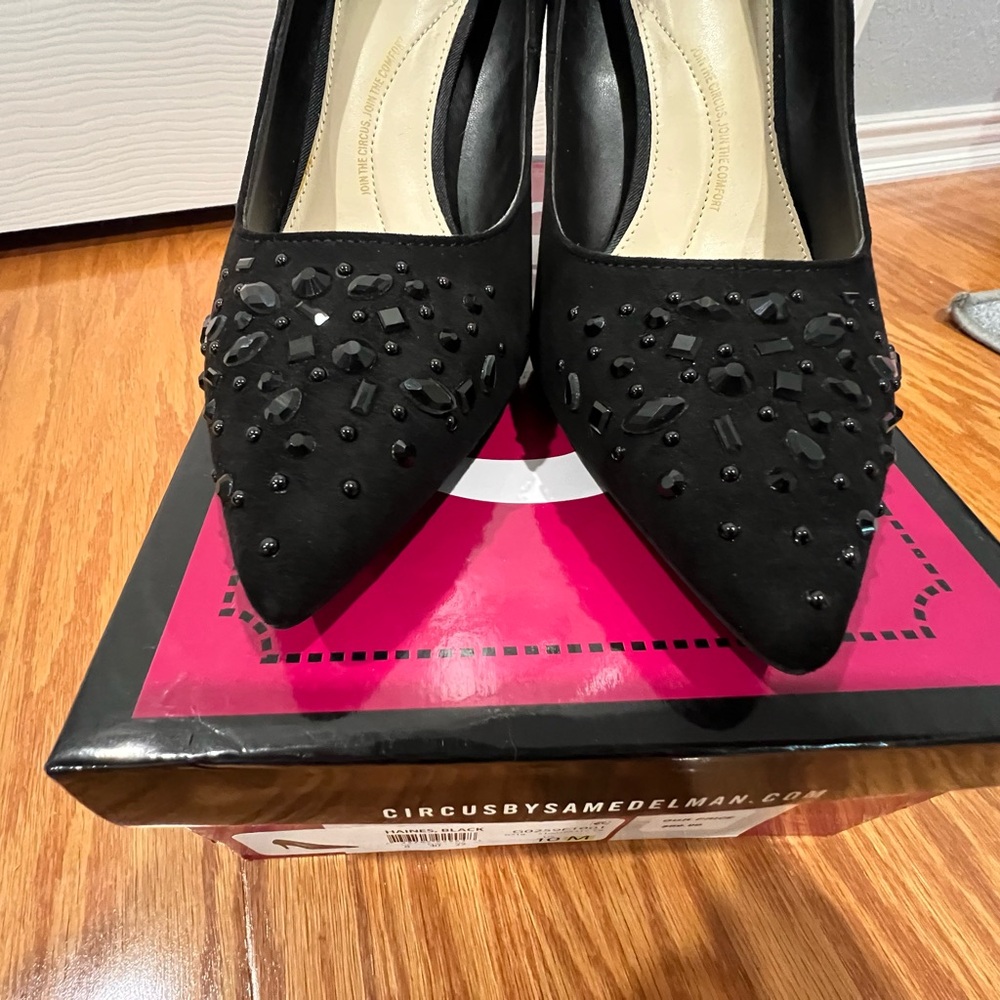 Circus By Sam Edelman Size 10 Gorgeous black pump with detail